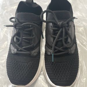 Vessi women's everyday move -onyx black size 7 US